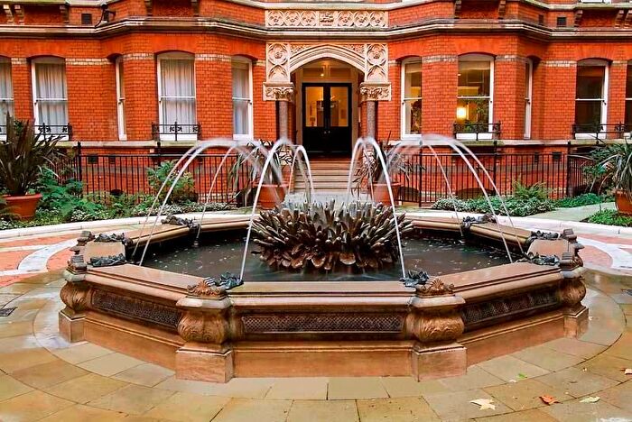 3 Bedroom Flat To Rent In Artillery Mansions, Westminster, SW1H