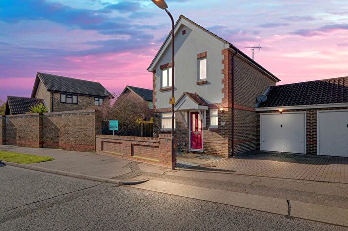 3 Bedroom Detached House For Sale In Frobisher Way, North Shoebury, Shoeburyness, Essex, SS3
