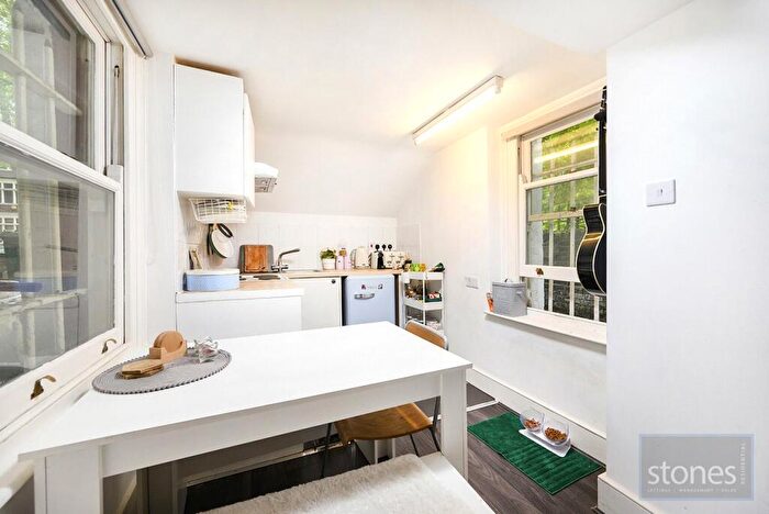 Apartment To Rent In Belsize Avenue, London, NW3