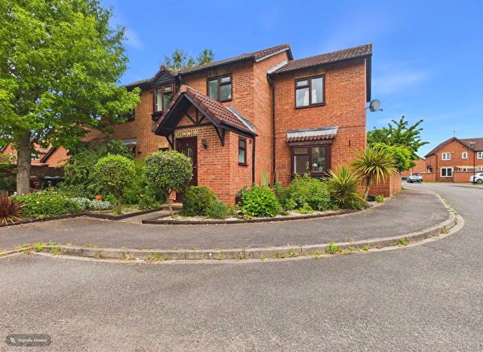 4 Bedroom Semi-Detached House For Sale In Moore Close, Cippenham, Berkshire, SL1