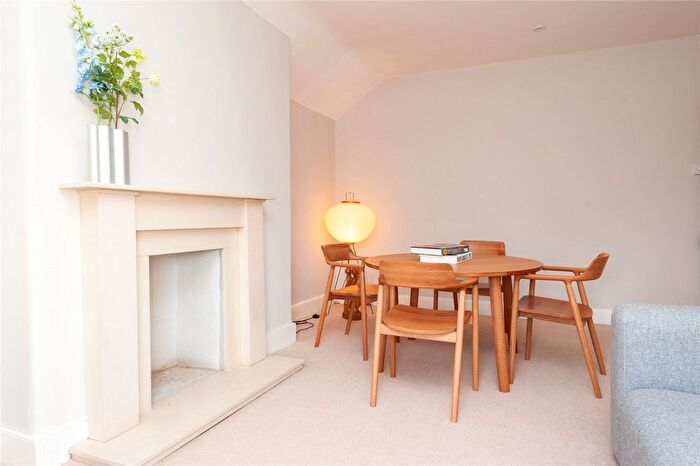1 Bedroom Flat For Sale In Ridgway, Wimbledon Village, London, SW19