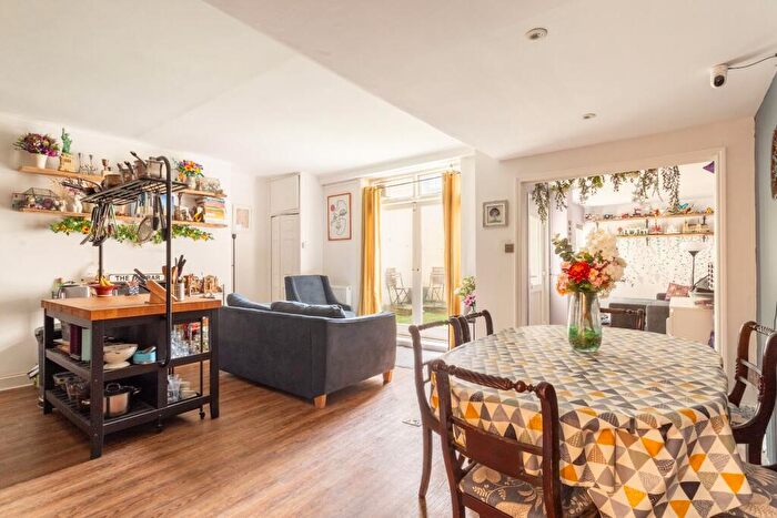 2 Bedroom Apartment For Sale In Cambridge Road, Hove, BN3