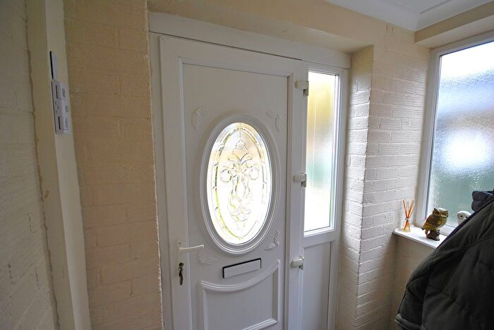 3 Bedroom Semi-Detached House For Sale In Barnby Dun Road, Clay Lane, Doncaster, DN2