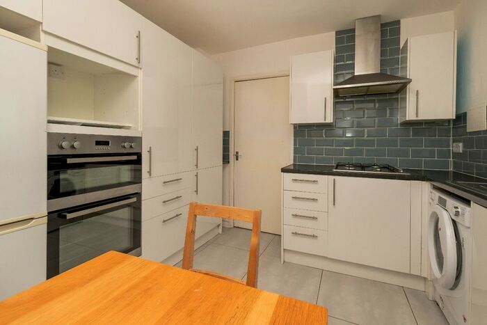 3 Bedroom Maisonette To Rent In Chingford Lane, Woodford Green, Essex, IG8