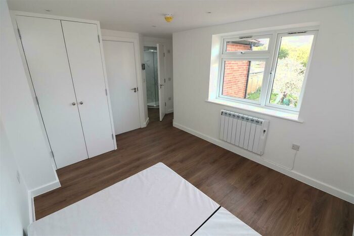 Flat To Rent In Talbot Road, Harrow, HA3