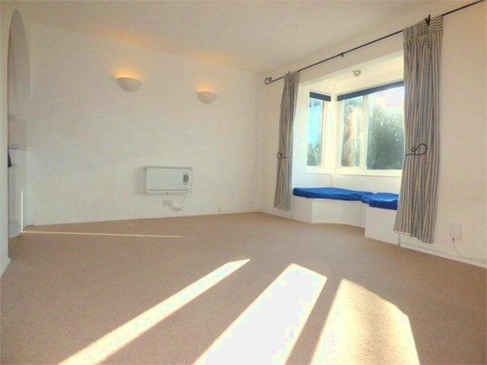 1 Bedroom Studio To Rent In Mead Avenue, Langley, SL3