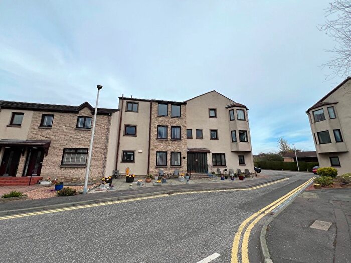 2 Bedroom Flat To Rent In Cross Street, Broughty Ferry, Dundee, DD5
