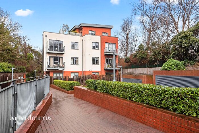 3 Bedroom Flat For Sale In Station Approach, London, N12