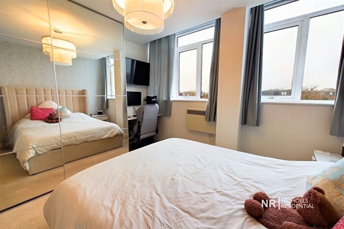 1 Bedroom Flat For Sale In East Street, Epsom, KT17