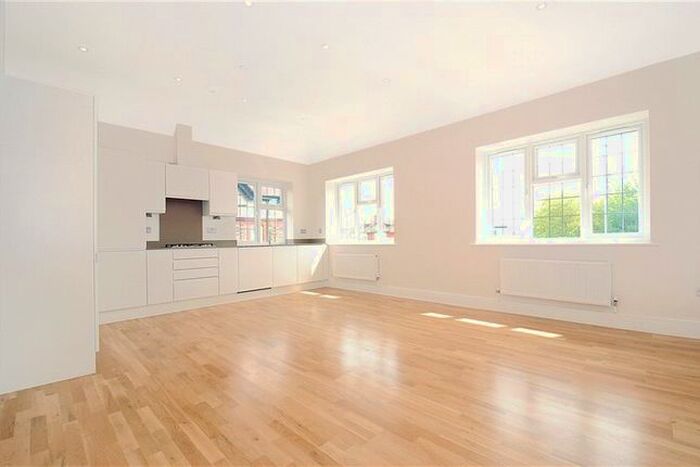 2 Bedroom Flat To Rent In St. Johns Road, Tunbridge Wells, Kent, TN4