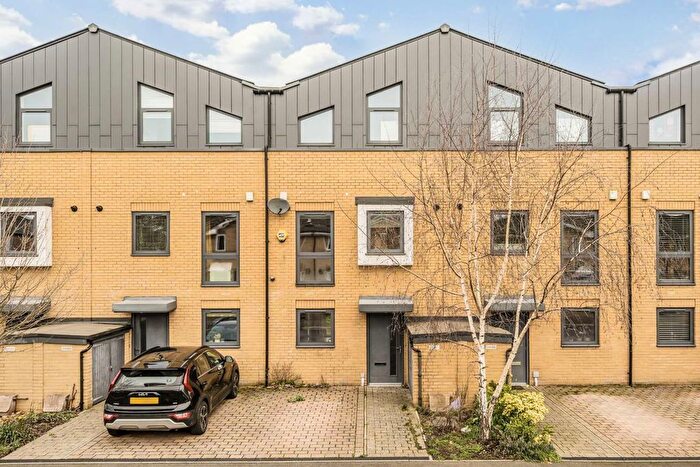 4 Bedroom Property To Rent In Eveline Road, Mitcham, CR4