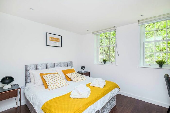 2 Bedroom Flat To Rent In Sovereign Close, London, E1W