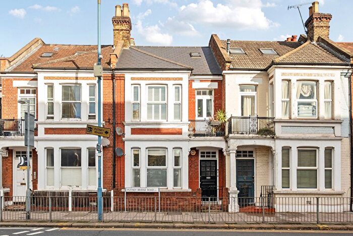 2 Bedroom Flat To Rent In Putney Bridge Road, London, SW15
