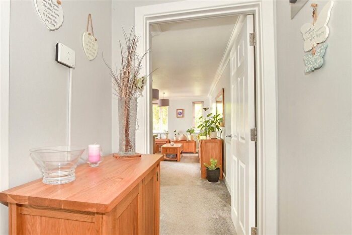 1 Bedroom Flat For Sale In Cantelupe Road, East Grinstead, West Sussex, RH19