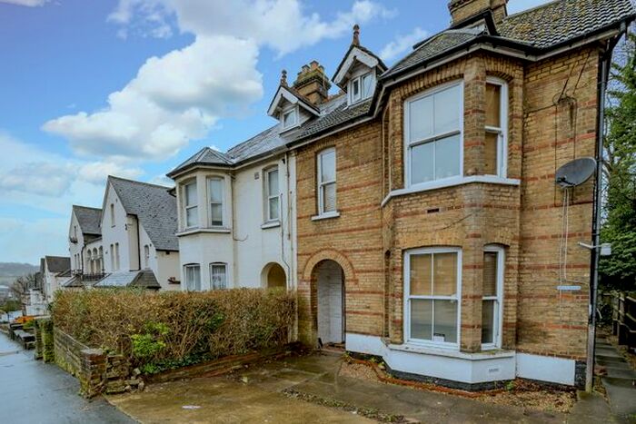 3 Bedroom Flat To Rent In Bills Included, Amersham Hill, High Wycombe, HP13