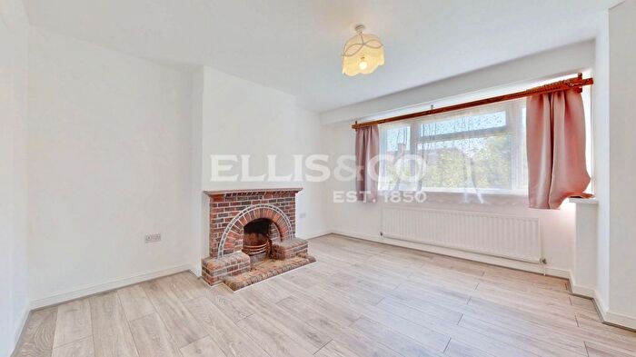 4 Bedroom Semi Detached House To Rent In Greenford Road, Greenford, UB6