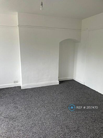 3 Bedroom Semi-Detached House To Rent In Burnham Lane, Slough, SL1