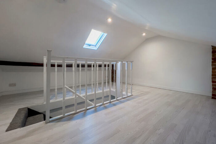 1 Bedroom Apartment To Rent In Queens Road, Weybridge, Surrey, KT13