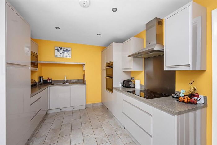 4 Bedroom Detached House For Sale In Grangeways, Patcham Village, Brighton, BN1