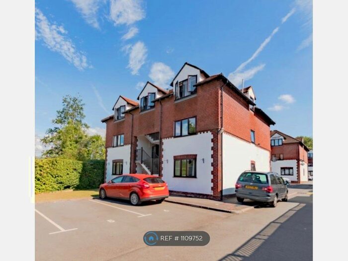 2 Bedroom Flat To Rent In Bassetsbury Lane, High Wycombe, HP11