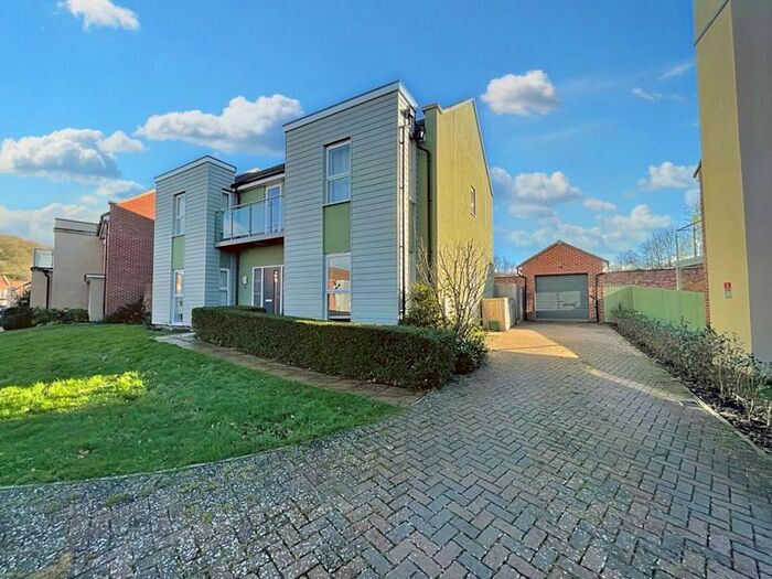 4 Bedroom Detached House For Sale In Birdlip Road, Cheltenham, GL52