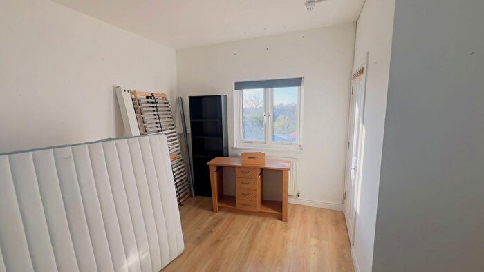 Studio To Rent In Crown Buildings, E4