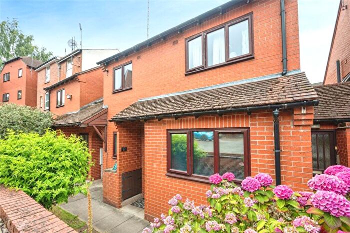 2 Bedroom Flat For Sale In Victoria Mews, Saltisford, Warwick, CV34