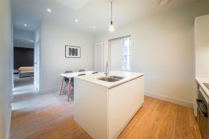 3 Bedroom Apartment To Rent In Arundel Street, M15