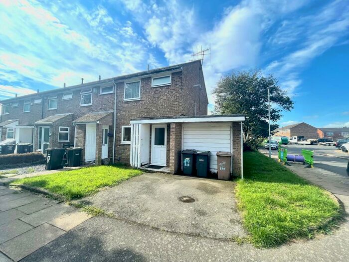 2 Bedroom House To Rent In Cowdray Close, Luton, LU2