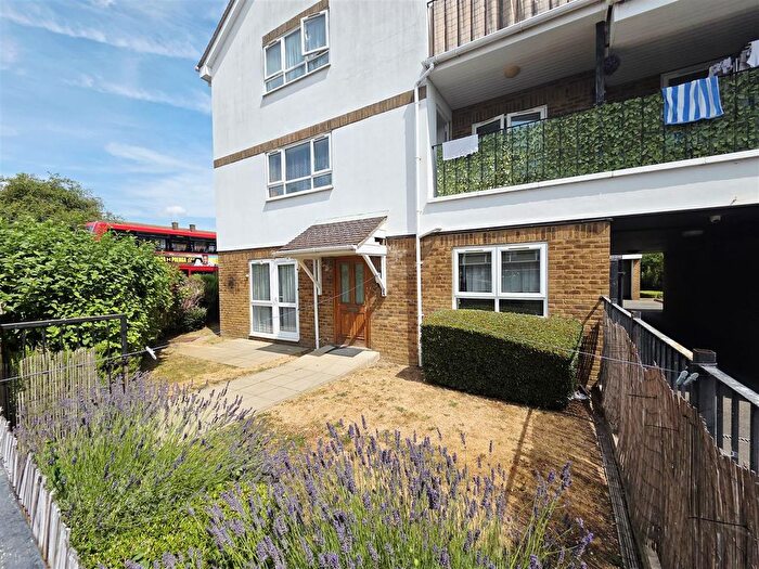 1 Bedroom Flat To Rent In Eaton Court, Welbeck Avenue, Hayes, UB4