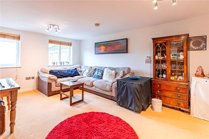 2 Bedroom Apartment For Sale In Redshank Court, Thatcham, Berkshire, RG19