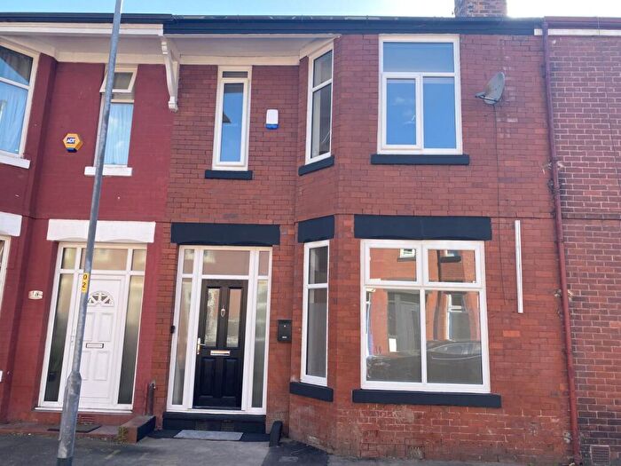 6 Bedroom Property To Rent In Wallace Avenue, Rusholme, £pppw, M14