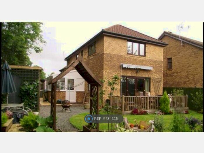 3 Bedroom Detached House To Rent In Vienna Grove, Milton Keynes MK13