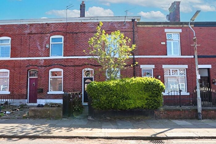 3 Bedroom Terraced House For Sale In Nipper Lane, Whitefield, M45