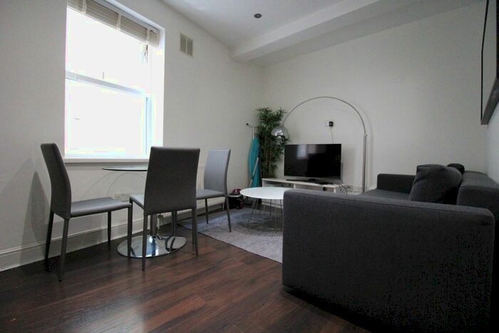 3 Bedroom Flat To Rent In Old Nichol Street, London, E2