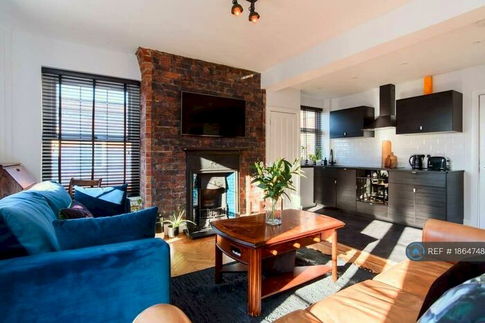 2 Bedroom Flat To Rent In Windsor House, Cardiff, CF10