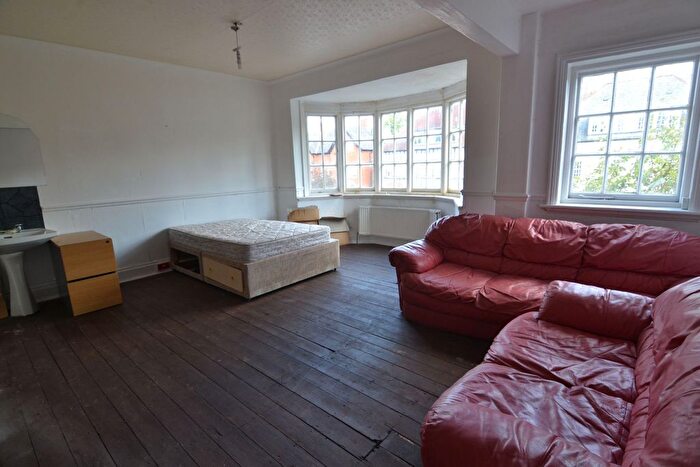 4 Bedroom Semi-Detached House For Sale In Fountain Road, Birmingham, B17