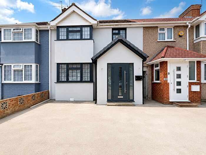 3 Bedroom Terraced House For Sale In Berwick Avenue, Hayes, Greater London, UB4