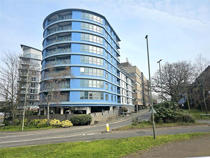 2 Bedroom Apartment For Sale In Oriental Road, Woking, GU22
