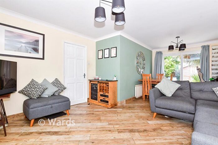 3 Bedroom Semi Detached House For Sale In Cobdown Close, Ditton, Aylesford, Kent, ME20