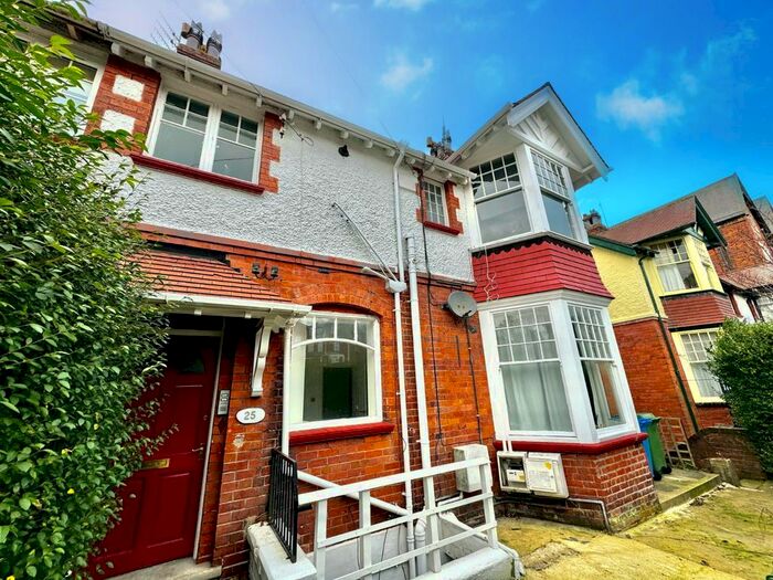 2 Bedroom Flat To Rent In Grosvenor Road, Scarborough, YO11