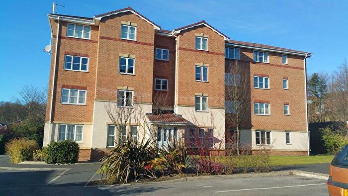 3 Bedroom Flat To Rent In Porterfield Drive Tyldesley, Manchester, M29