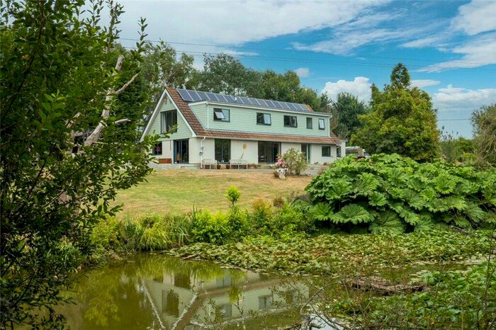 6 Bedroom Detached House For Sale In Bathingbourne Lane, Bathingbourne, PO36