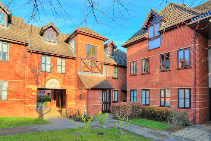 2 Bedroom Apartment For Sale In Station Road, Harpenden, Hertfordshire, AL5