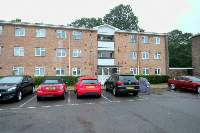2 Bedroom Flat To Rent In Africa Drive, Marchwood, Southampton, SO40