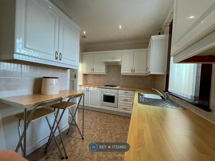 2 Bedroom Flat To Rent In Sprotwell Terrace, Sauchie, Alloa, FK10