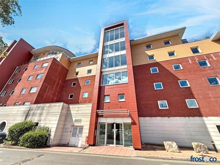 2 Bedroom Apartment For Sale In Lifeboat Quay, Poole, Dorset, BH15