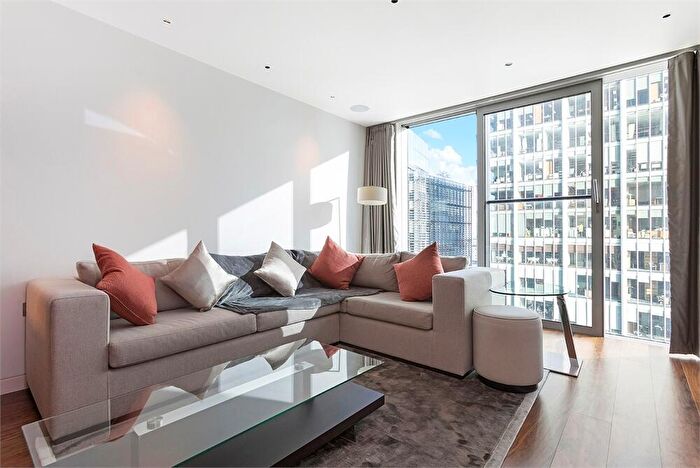 Flat To Rent In Moor Lane, London, EC2Y