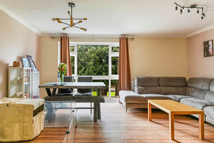2 Bedroom Apartment To Rent In Denewood, Epsom, KT17