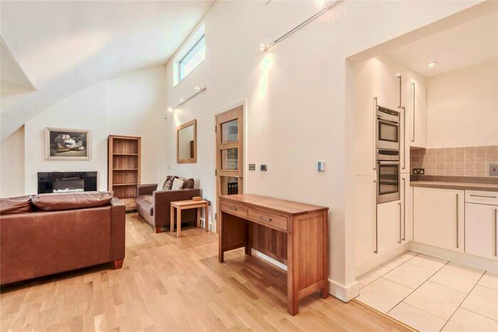 2 Bedroom Apartment To Rent In Breeches End, Cumnor Hill, OX2